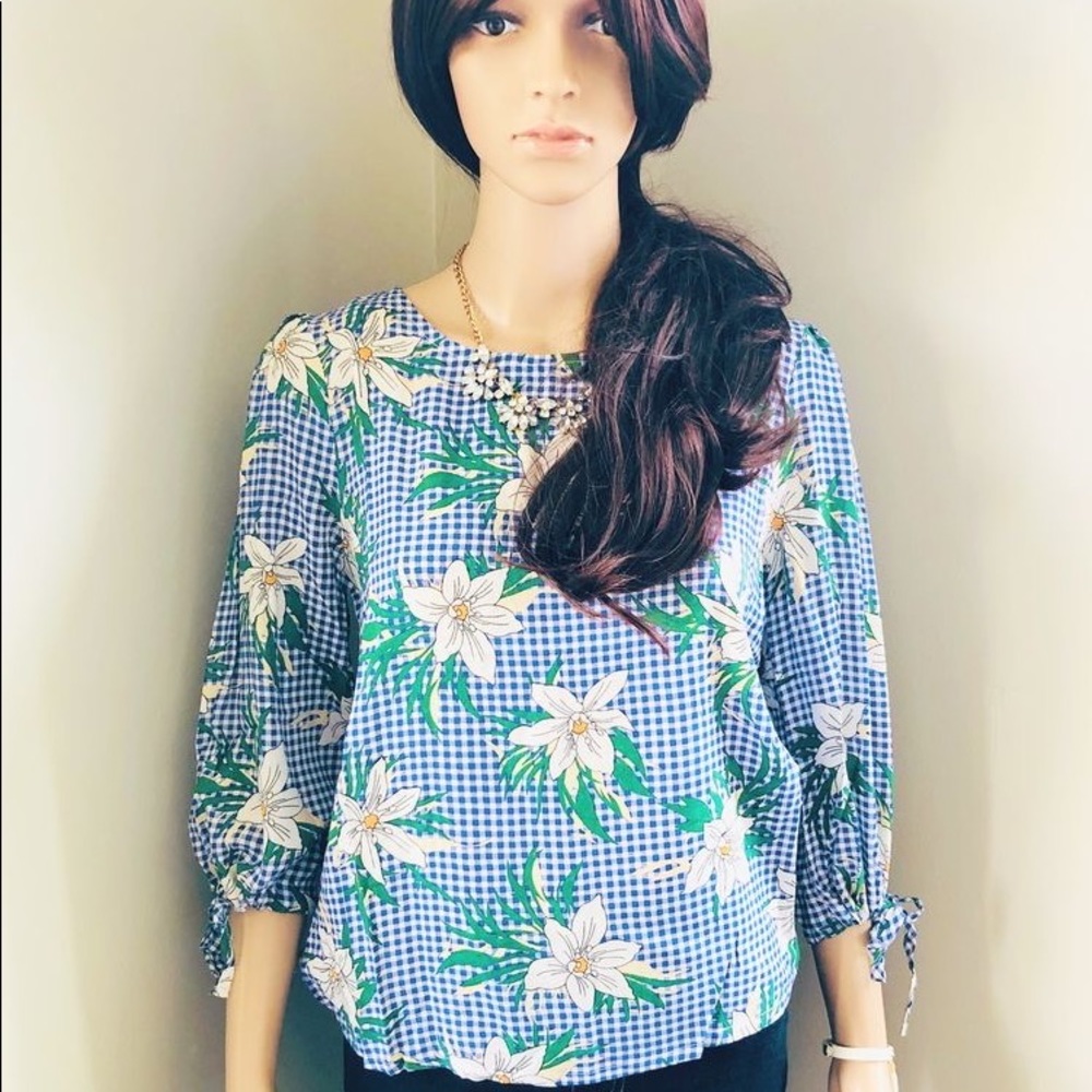 Lightweight Floral Quarter Length Sleeve Top